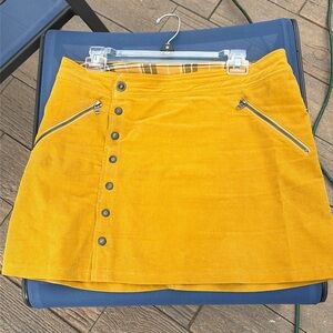 Kuhl Corduroy button/snap skirt.  Mustard yellow size 10.  EUC